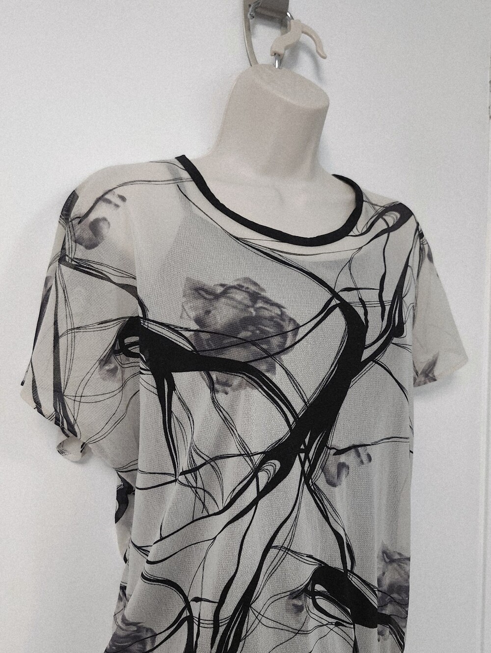 Ricki's L Abstract Floral Shirt Sleeve Top - Picture 13 of 14
